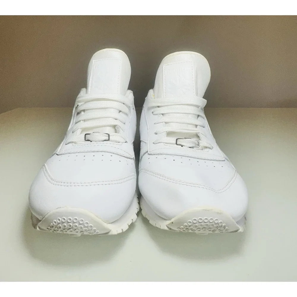 Reebok Classic Sneakers White w/ White Logo 059503 - Size 6 J90139